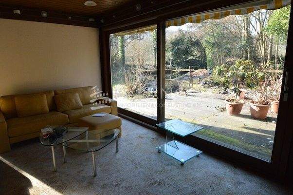 Blick aus dem Wohnzimmer in den Garten