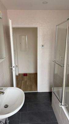 Bad mit Wanne,Fenster.jpg