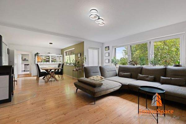 Offen gehaltener Wohn- und Essbereich