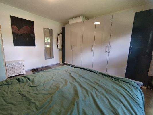 Schlafzimmer 1 EG.jpg