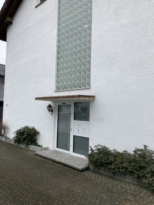 Vollständig renovierte 3 Zimmer Wohnung mit Terrasse in Forst zu verkaufen.