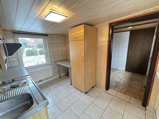 Hauswirtschaftsraum mit Einbauküche