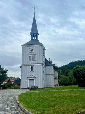 Kirche im Dorf