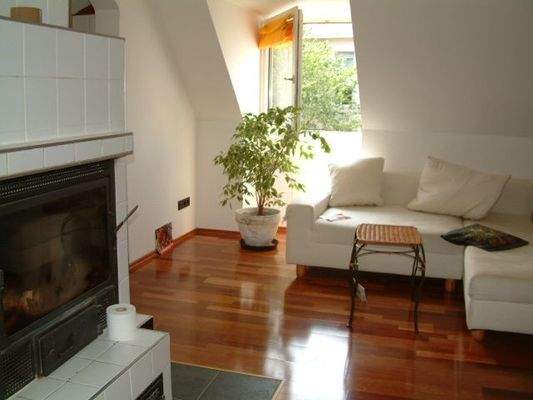 Wohnzimmer mit Kamin