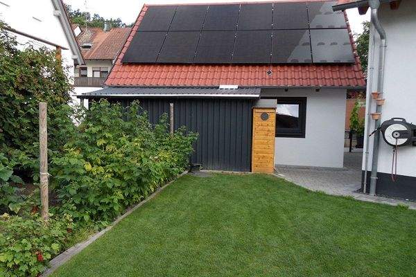 Garten mit Geräteschuppen