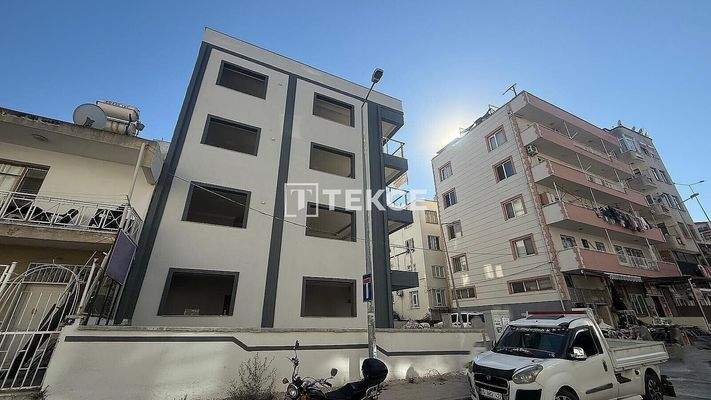 Newly-Built Apartments in a Building with Lift in Kuşadası Aydın