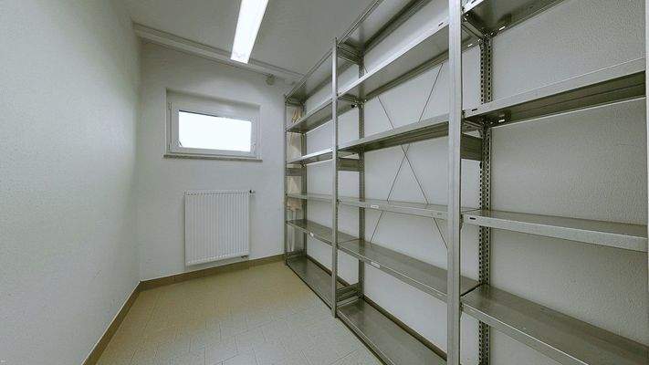 Hier finden Sie weitere Lagerfläche und auch Platz