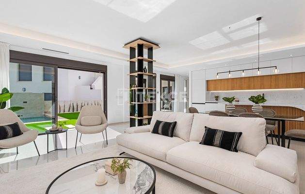 Elegant 3 Bedroom House with Pool and Solarium in Ciudad Quesada