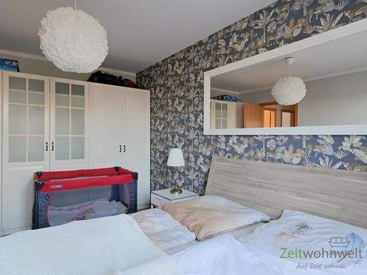 Kleiderschrank im Schlafzimmer