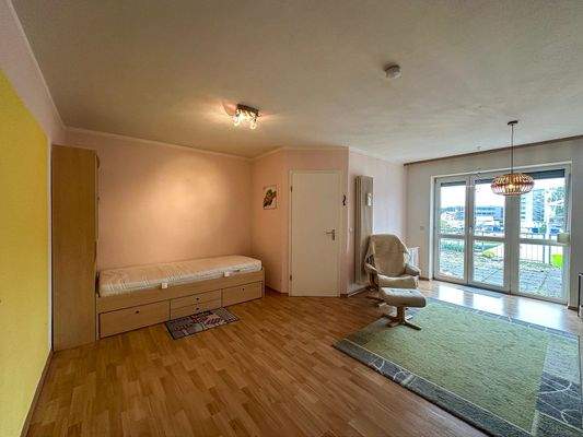 Wohn-/Ess-/Schlafzimmer