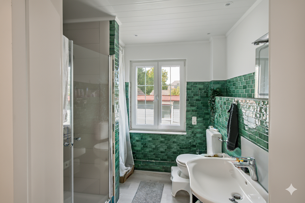 Hauptgebäude OG - Bad