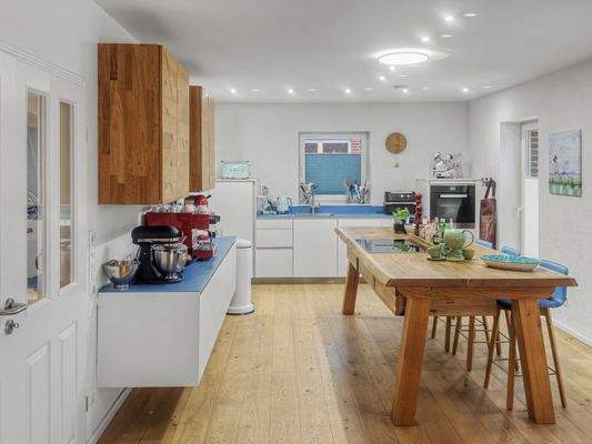 Blick in die offene, großzügige Wohnküche