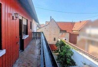 Blick von Balkon über Hof