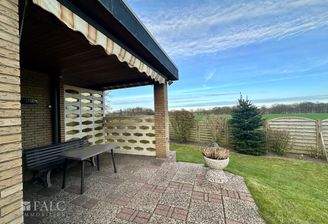 Terrasse mit Blick in die Wiesen