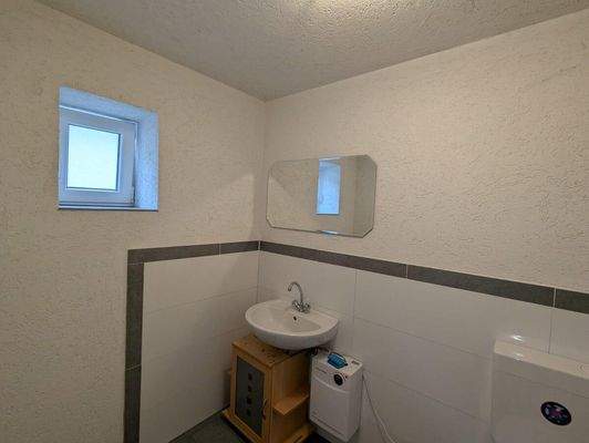 Toiletten im Nebengebäude (2)