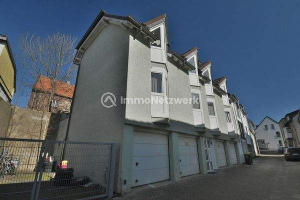 links Stellplätze möglich