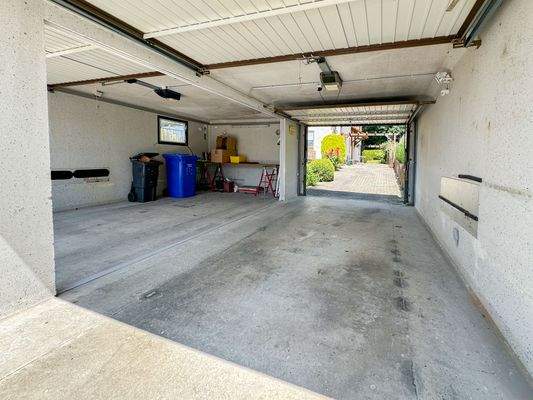 großzügige Doppelgarage