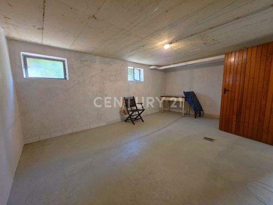 Attraktiver trockener Kellerraum 