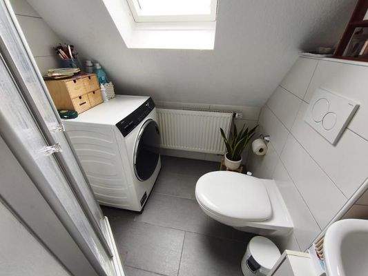Bad mit Dusche und Waschmaschinenanschluss Bild 2