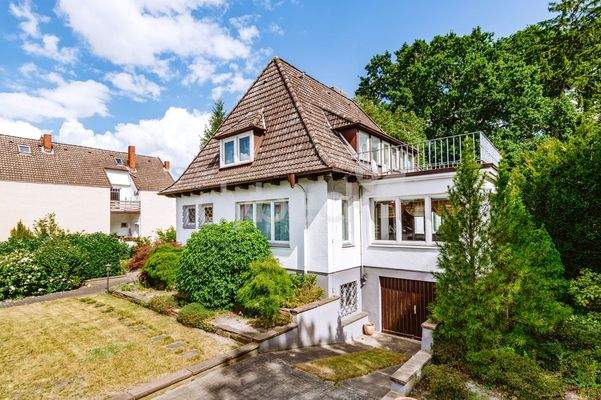 Hausansicht mit Tiefgarage