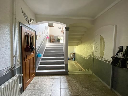 Flur - Treppenhaus EG Haupthaus 5 Zi.-Maisonette-W