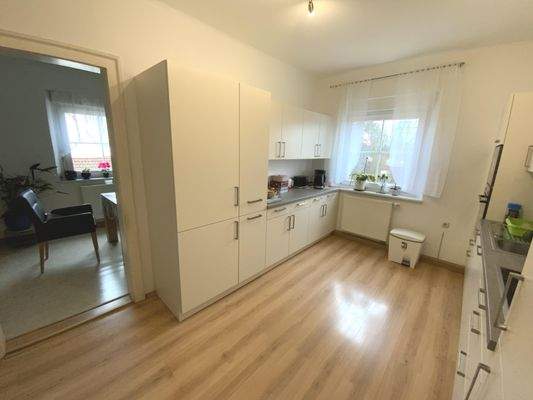 Küche mit Zugang zum Eßzimmer