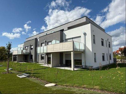 Haus B Seitenansicht mit Gärten