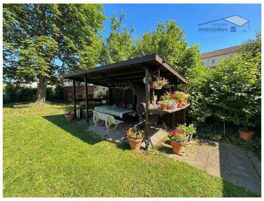 Holz-Pavillon zur gemeinschaftlichen Nutzung