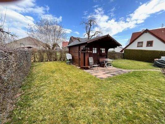 Gartenhaus inklusive.