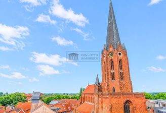 Blick von der Terrasse auf die KIrche