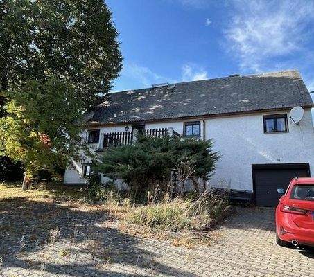 Außenansicht m. Balkon -Garage