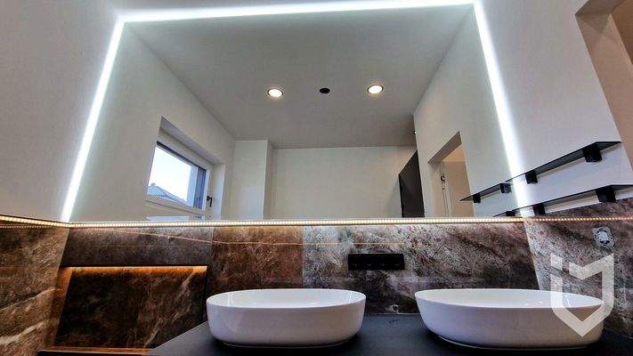 Waschtisch/Spiegelwand Top 5