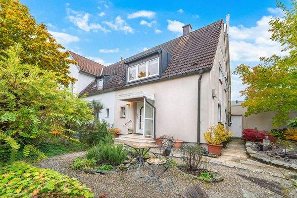 Hausansicht Vorgarten