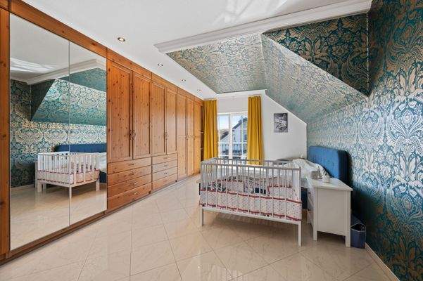 1.OG | Schlafzimmer mit Balkon