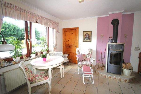 Das Wohnzimmer mit dem Kaminofen