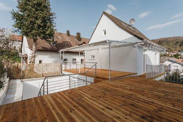 Aussenansicht mit Terrasse