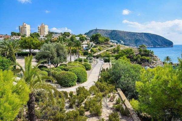 Luxury Villa with Sea View Near Beach in Alicante