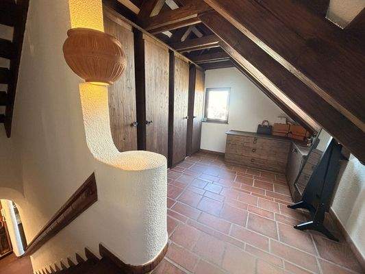 Flexibler Raum im Dachgeschoss – Ankleide oder Homeoffice