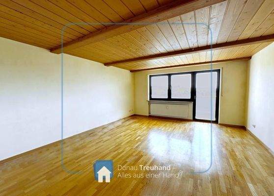 Wohnzimmer mit Balkon