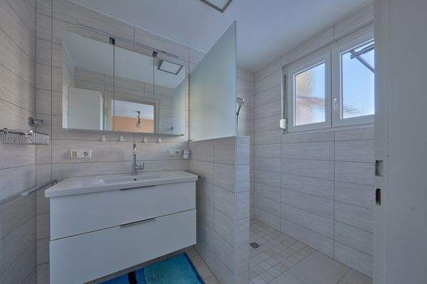 Modernisiertes Tageslichtbad