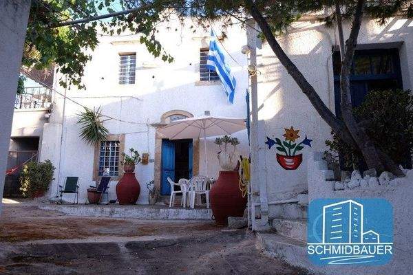 Kreta, Pompia: Traditionelles Haus in schöner Lage mit Innenhof zu verkaufen