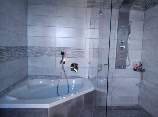 Bad mit Wanne&Walk-In Dusche