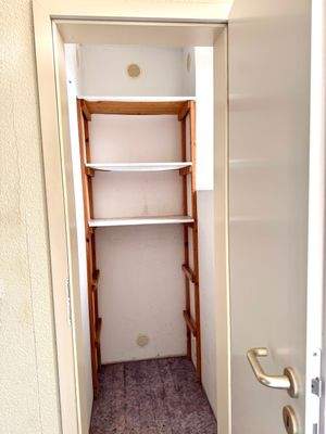 Verschließbarer Abstellraum im Treppenhaus