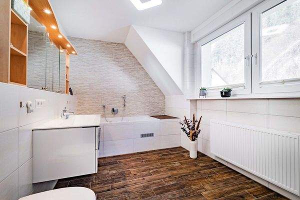 Hauptbadezimmer - Wohneinheit II