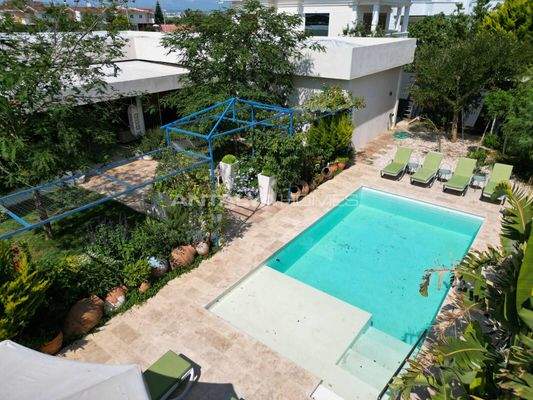 Detached House with Private Pool and Garden for Sale in Belek