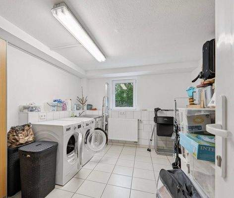 Keller mit Waschmaschinen- & Trocknerans (Whg. Hochparterre)   