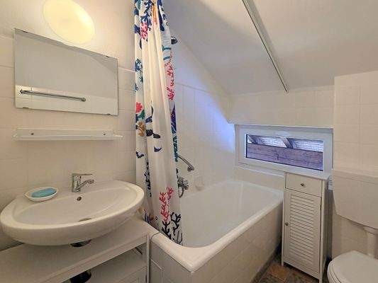 Badezimmer im Dachgeschoss (Whg. Süd/Ost)