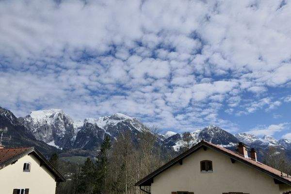 Ausblick vom großen Balkon auf Göll, Hohes Brett und Jenner