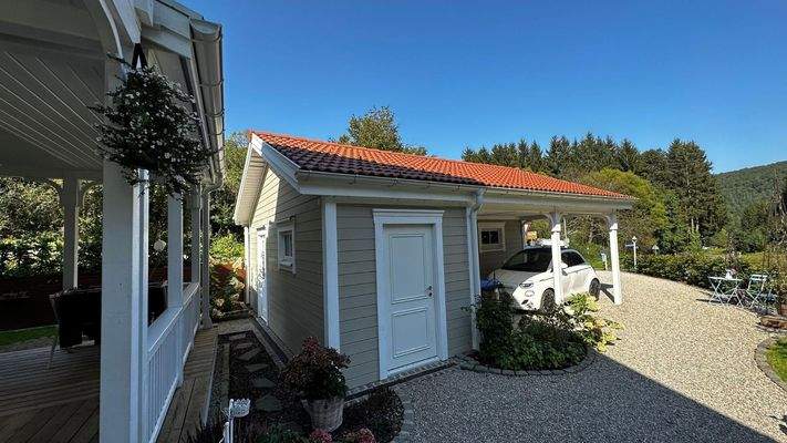 Garage mit Carport