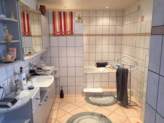 Das Badezimmer im Souterrain